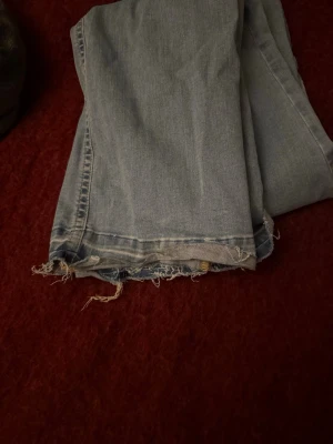 no waist bootcut jeans från nelly - säljer dessa nelly jeans i storlek 36 endast använda en gång pga att dom är för stora. Ganska långa på mig som är 160 men går alltid att sy upp, helt orörda förutom att jag testat dom en gång. Pris kan diskuteras då jag redan säljer dom för halva priset😊