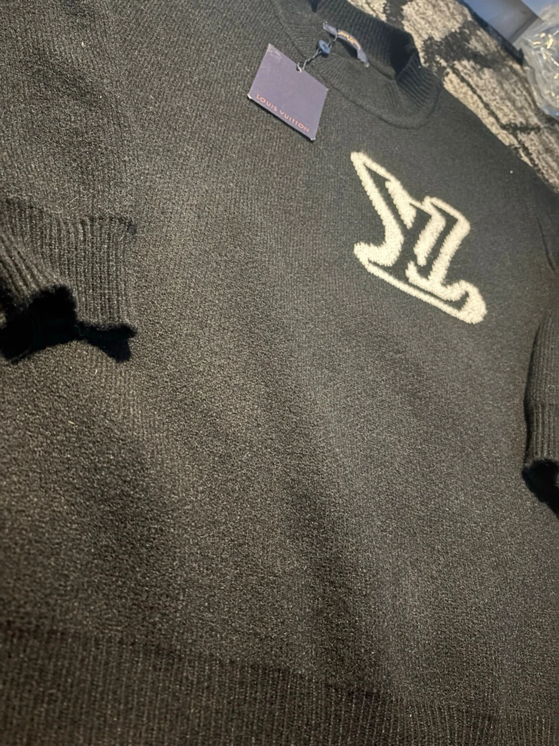 Svart stickad tröja med LV-logga - 2