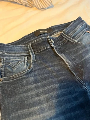 Replay jeans - Replay Anbass jeans - Slim fit passform - Storlek W28/L32 - Nypris 1800kr - skriv vid frågor och funderingar!🕺