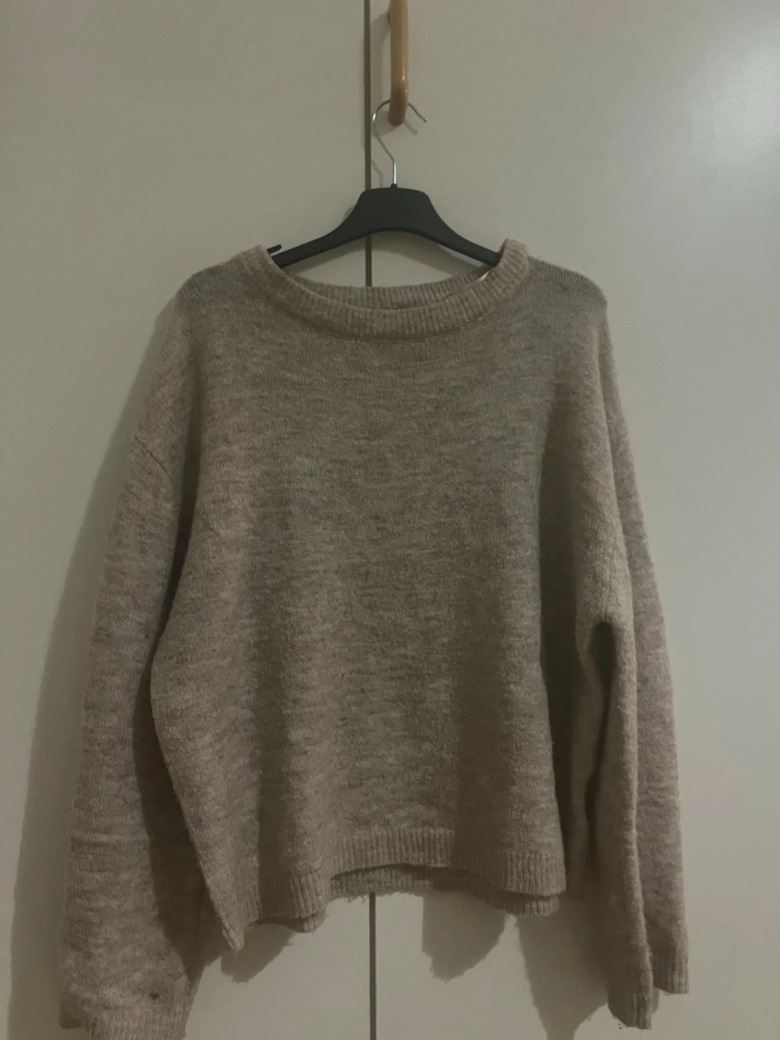 Beige stickad tröja