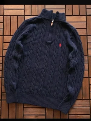 Mörkblå kabelstickad tröja Polo Ralph Lauren  - Mycket fin Polo Ralph Lauren