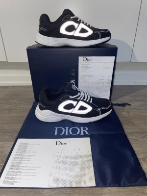 cd b30 svart - Säljer ett par snygga CD b30 i toppkvalitet!       