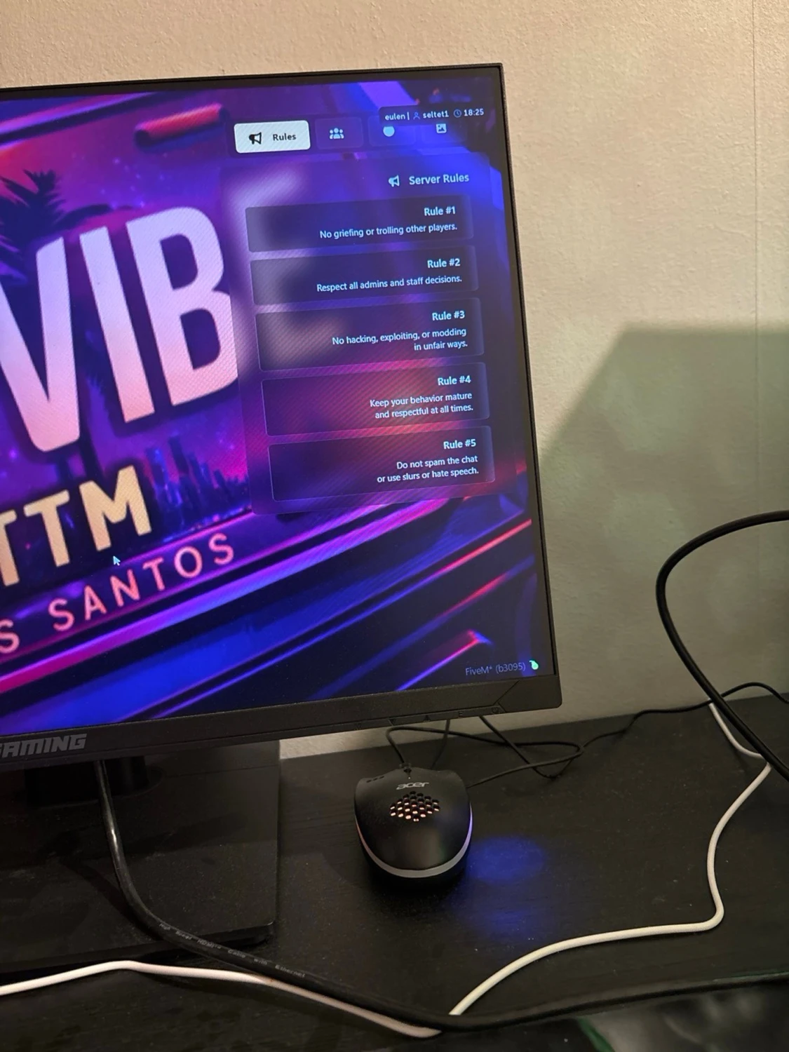 Svart gaming laptop med RGB-tangentbord