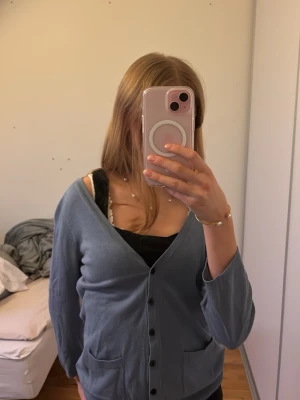 Blå kofta - Fin blå kofta från H&M💕 skriv om du har några frågor❤️+priset går att diskutera 