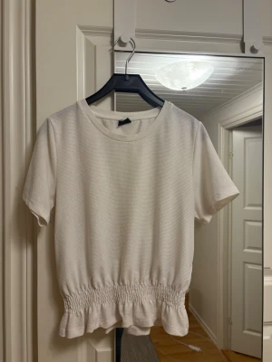 Vit T-shirt  - Knappt använd!💞