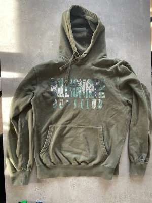 Billionare Boys Club Hoodie - Lite lös i passform                                                        Pit to pit 55 Längd 67