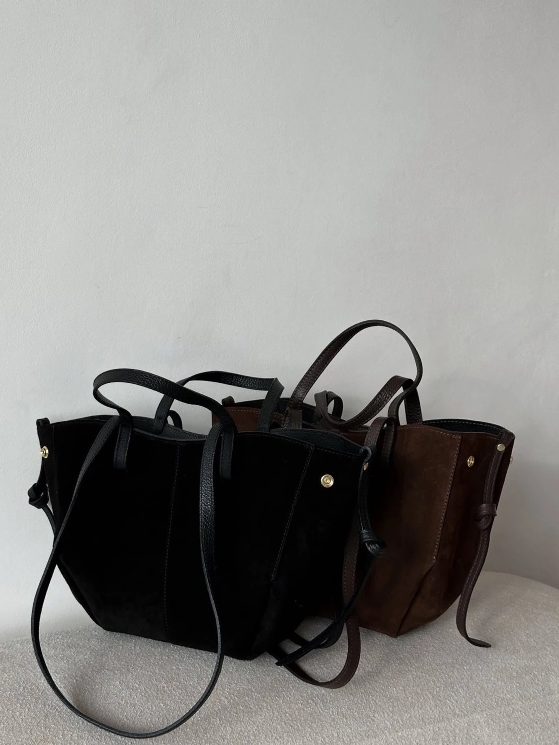 Svart handväska i mocka och skinn - 5