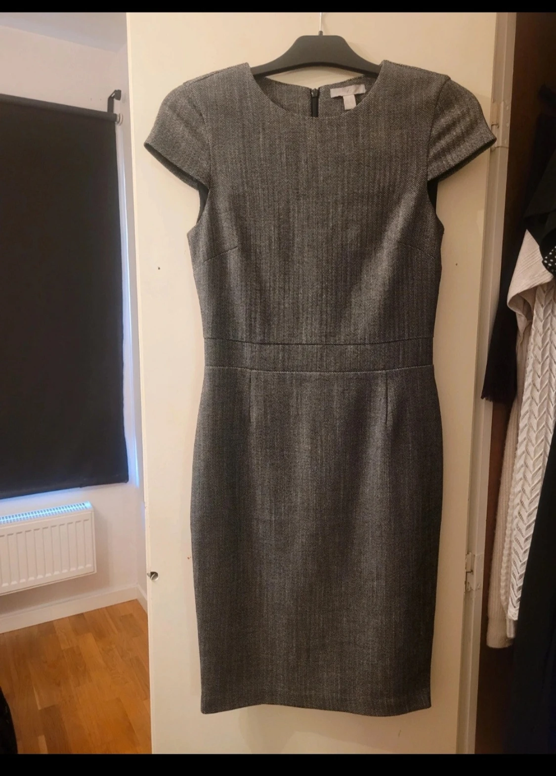 Grå klänning från H&M