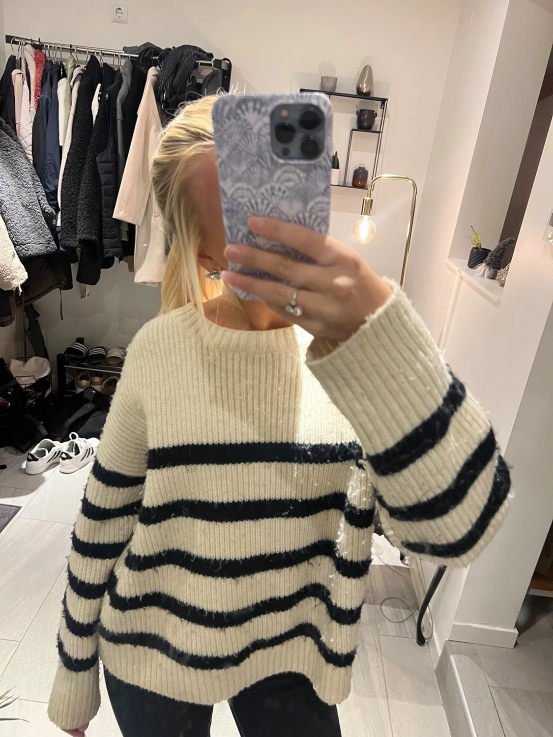 Randig stickad tröja i offwhite - 2