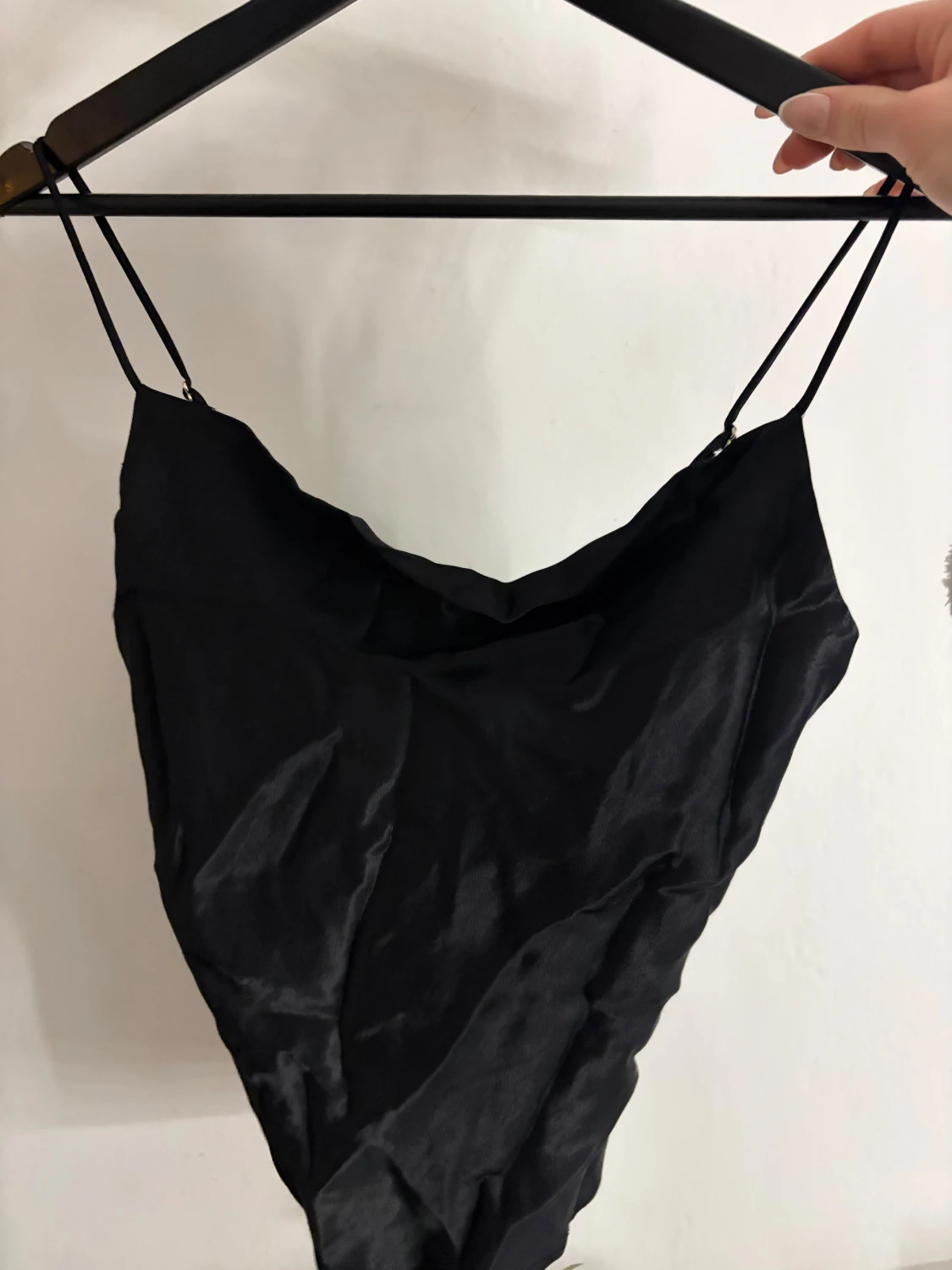 Svart satin korsettlinne med smala band - 2