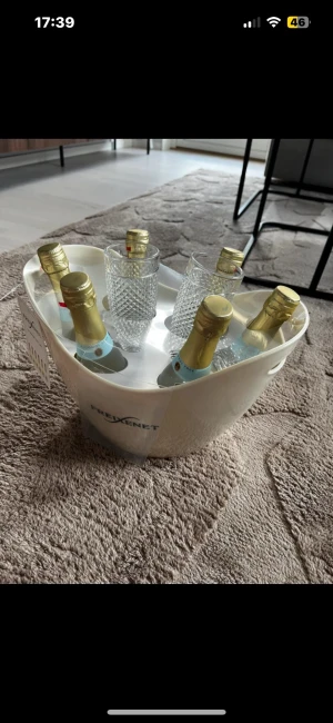 Ice bucket gift set - Helt ny, 6st alkoholfri och 2 champagneglas 🎊🥂