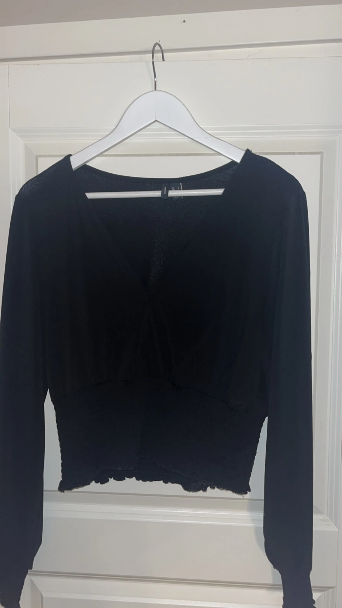 Svart croppad långärmad topp