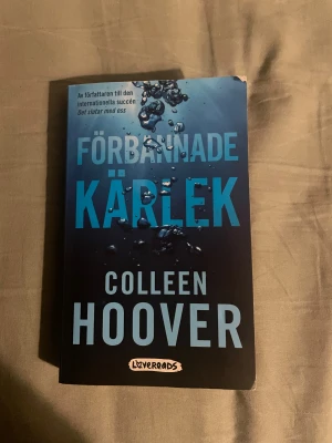 Förbannade kärlek - Väldigt bra bok, pris kan diskuteras!