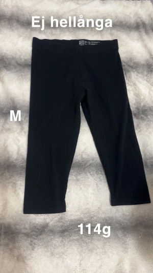 Leggings  - Fint använt skick. Ej hellånga. Storlek M 