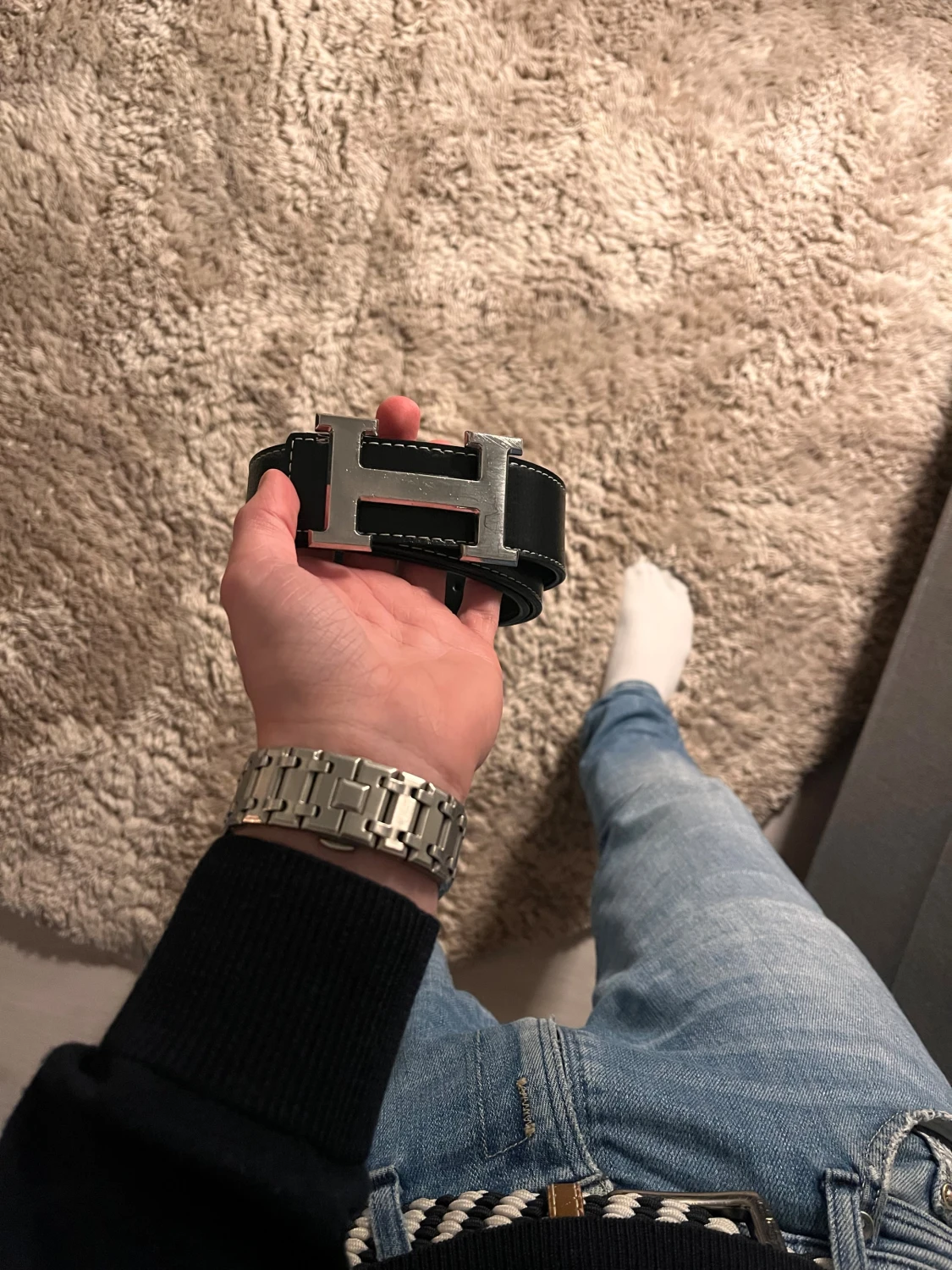 Stilrent svart bälte med trendigt utseende 105 cm