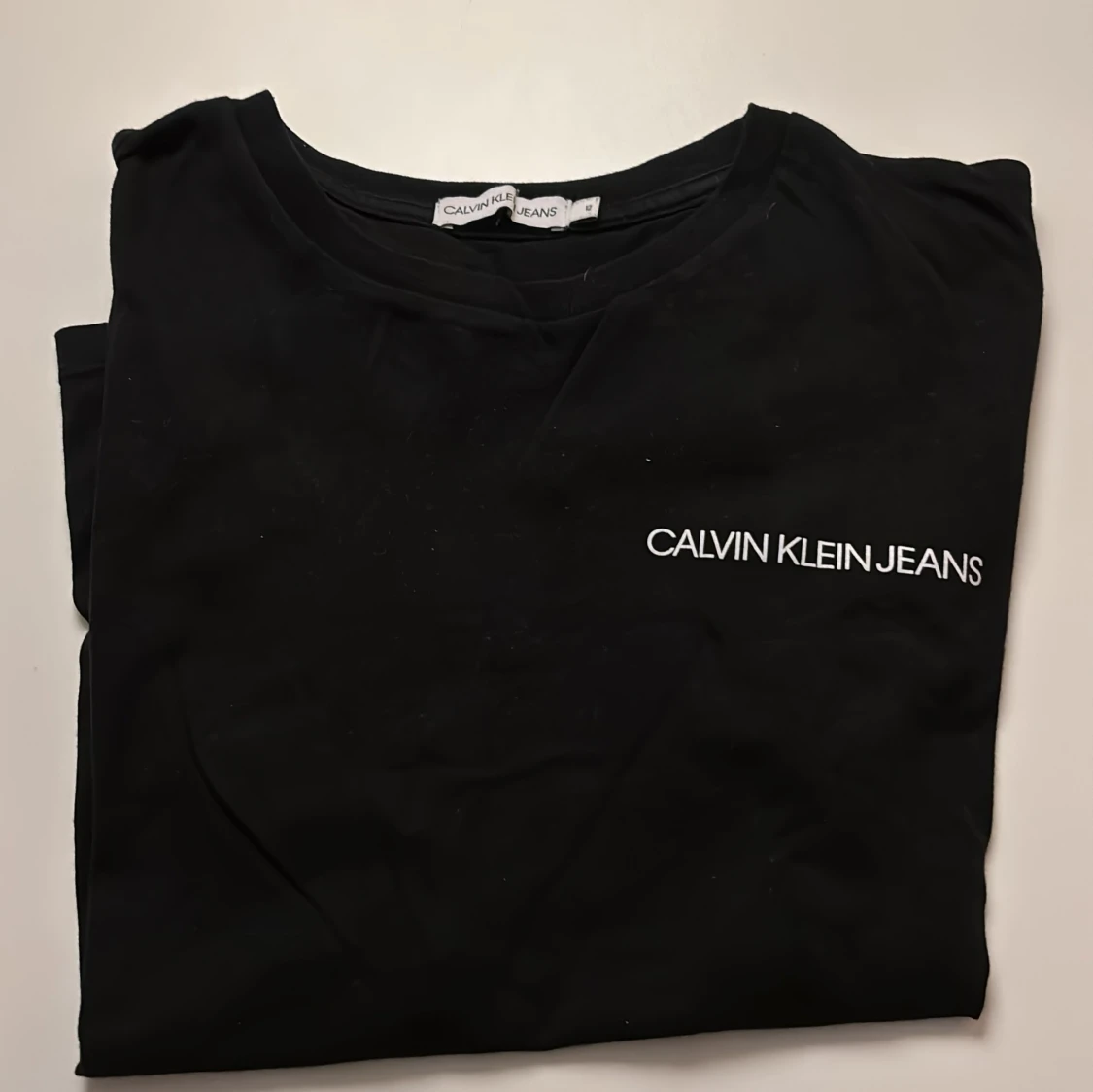 Svart t-shirt från Calvin Klein Jeans
