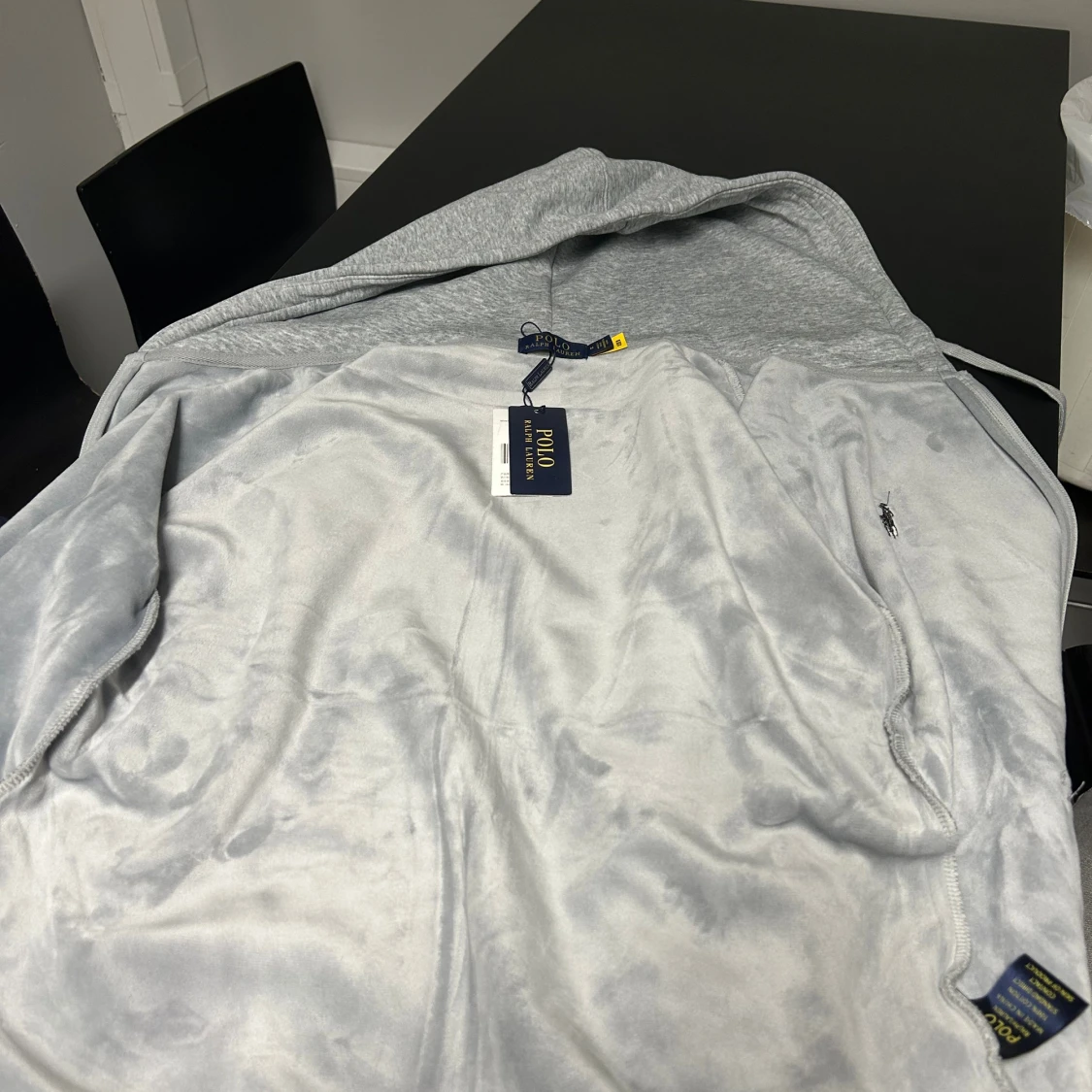 Grå hoodie från Polo Ralph Lauren - 2