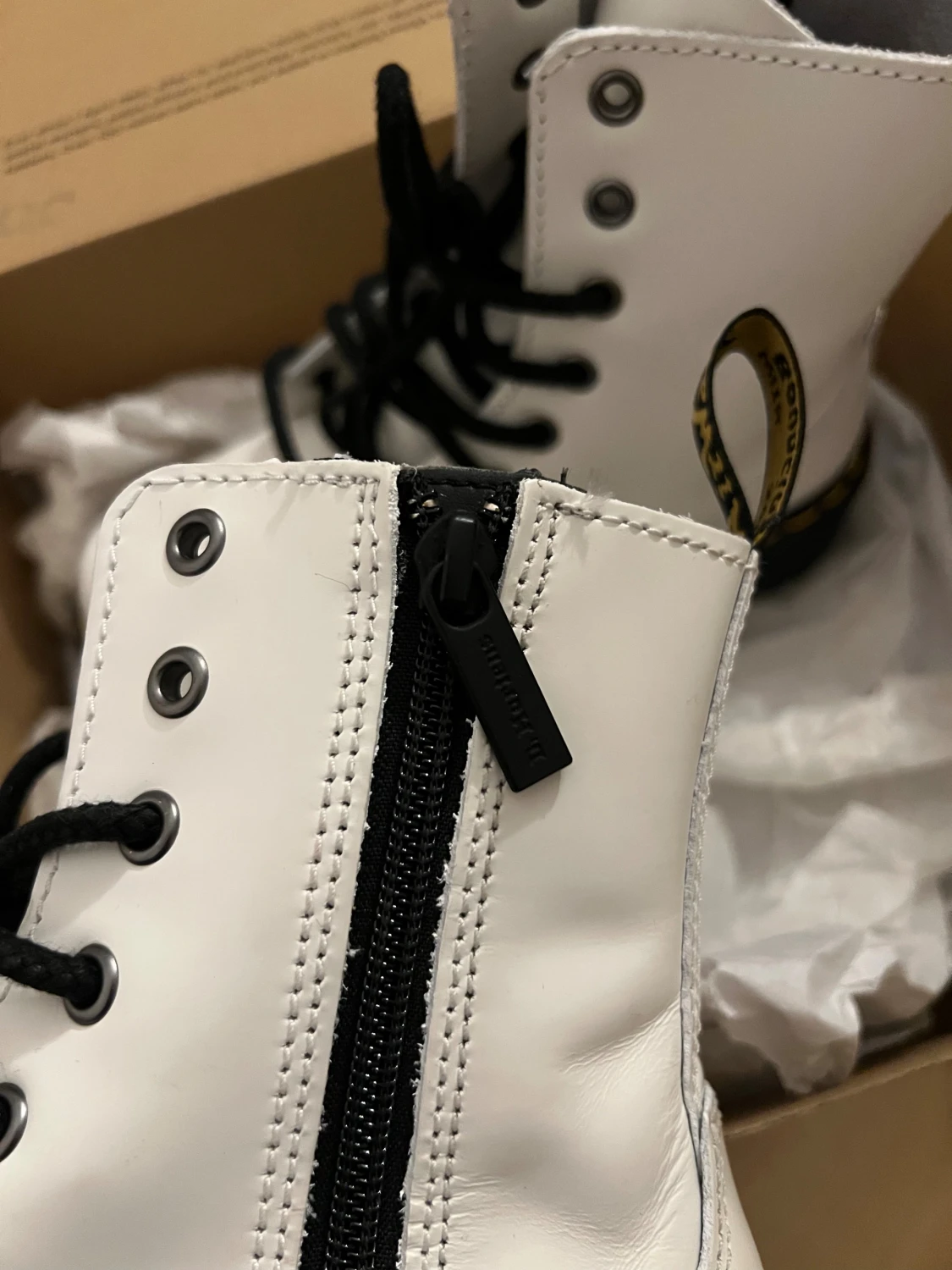 Vita Dr. Martens boots med platåsula - 4