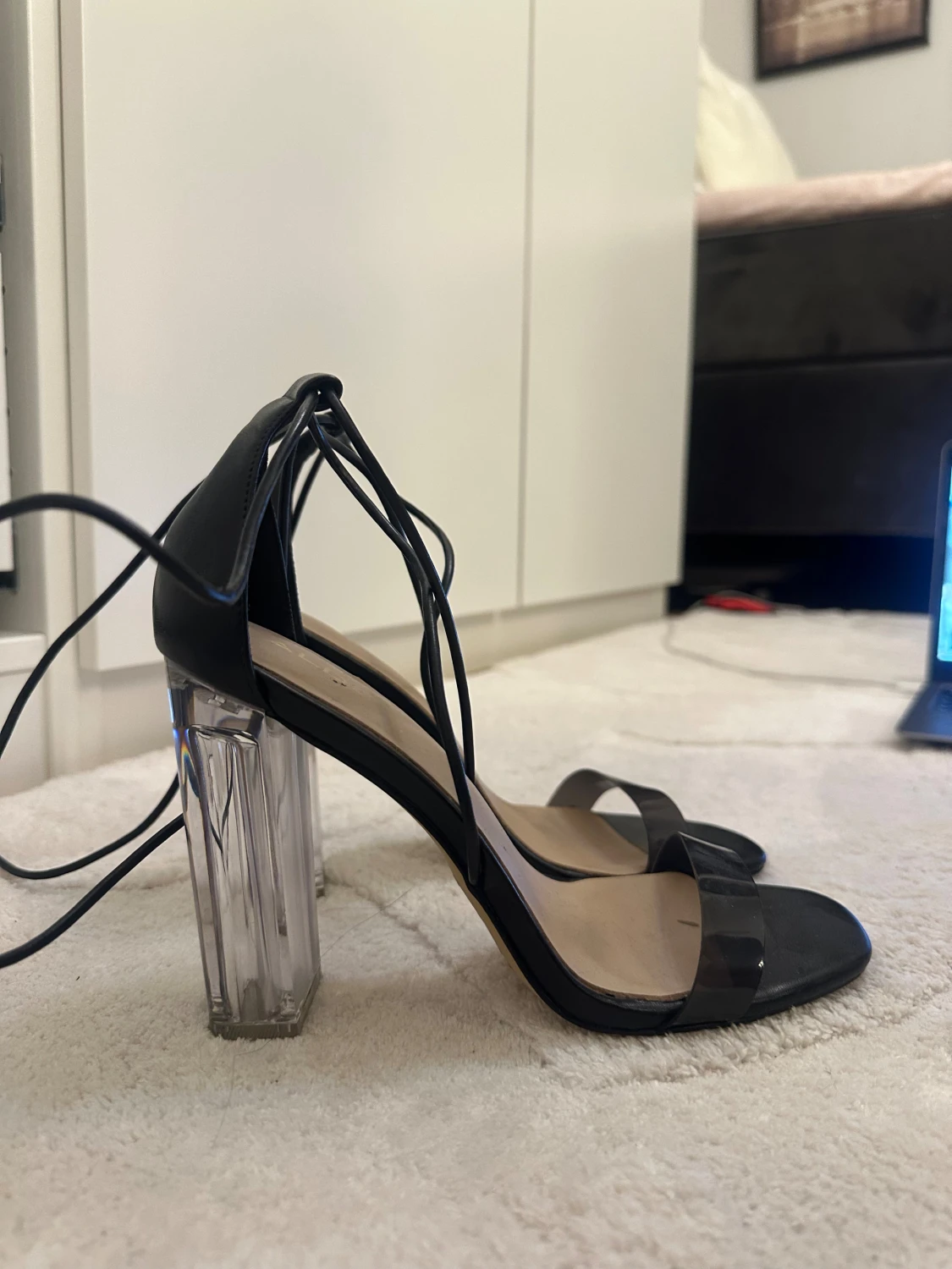 Svarta sandaler med transparent klack från Aldo - 4