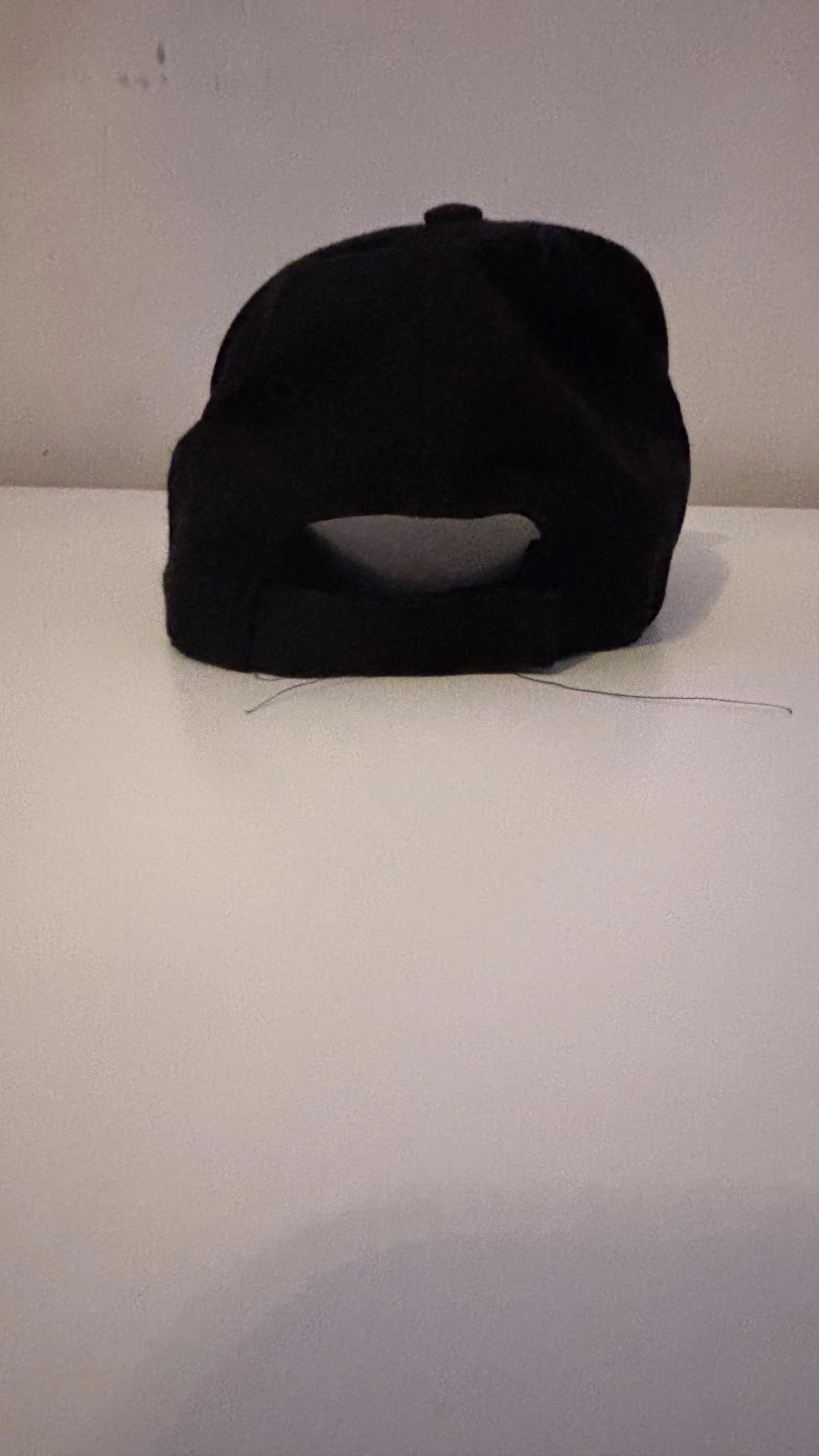 Svart Moncler keps med broderad logga - 2