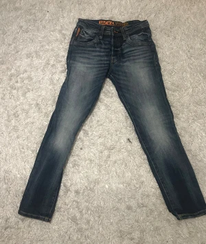 Jack and jones jeans - Jack and jones jeans, nyskick knappast använda, storlek 28:30. Hör av dig vid fråga