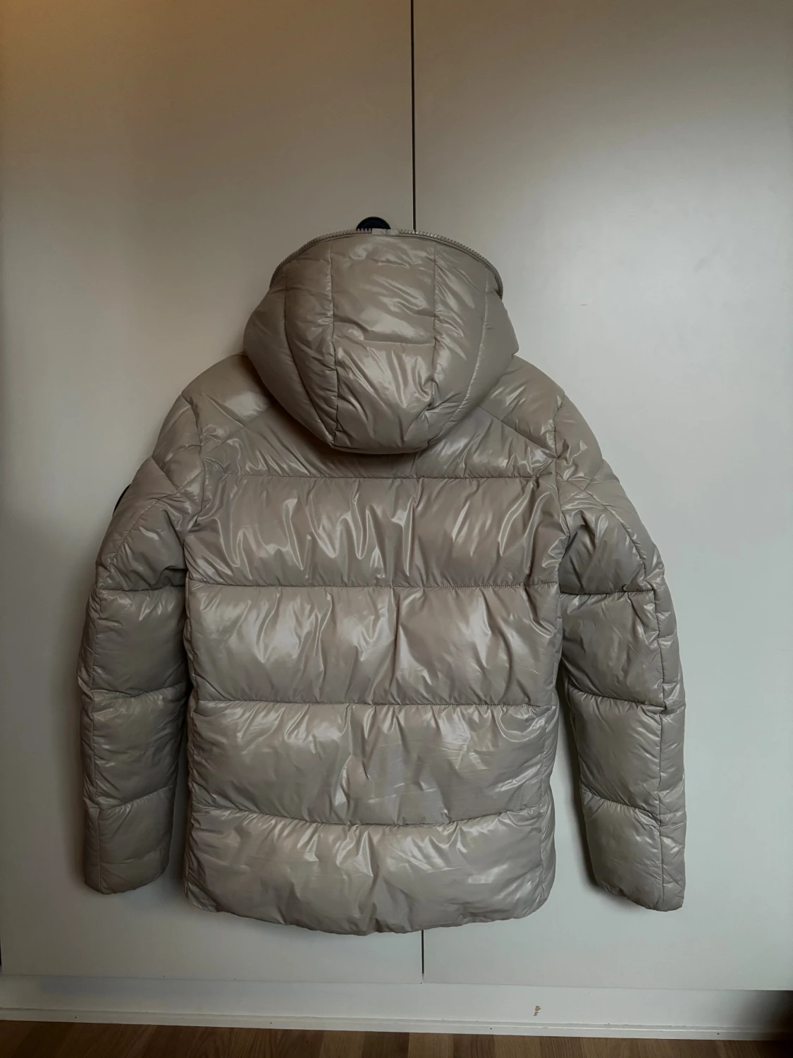 Beige pufferjacka från Save The Duck Storlek S - 1