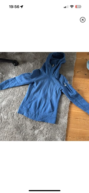 PelleP hoodie  - Säljer nu en PelleP hoodie då min pappa råka köpa dam storlek istället för vanlig xs.
