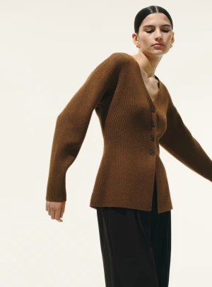 Ny! Brun ribbstickad kofta kavaj från H&M Stl s  - Säljer en brun ribbstickad kofta / kavaj  från H&M med v-ringning och fyra mörka knappar framtill. Koftan har lång ärm och en rak, något figurnära passform. Aldrig använd . Nypris 499;-