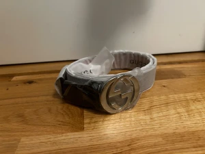 Svart bälte med silver spänne - Helt nytt oanvänt med plast kvar