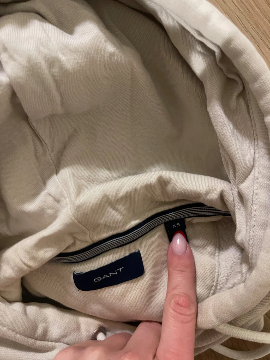 Beige hoodie från GANT  - 2