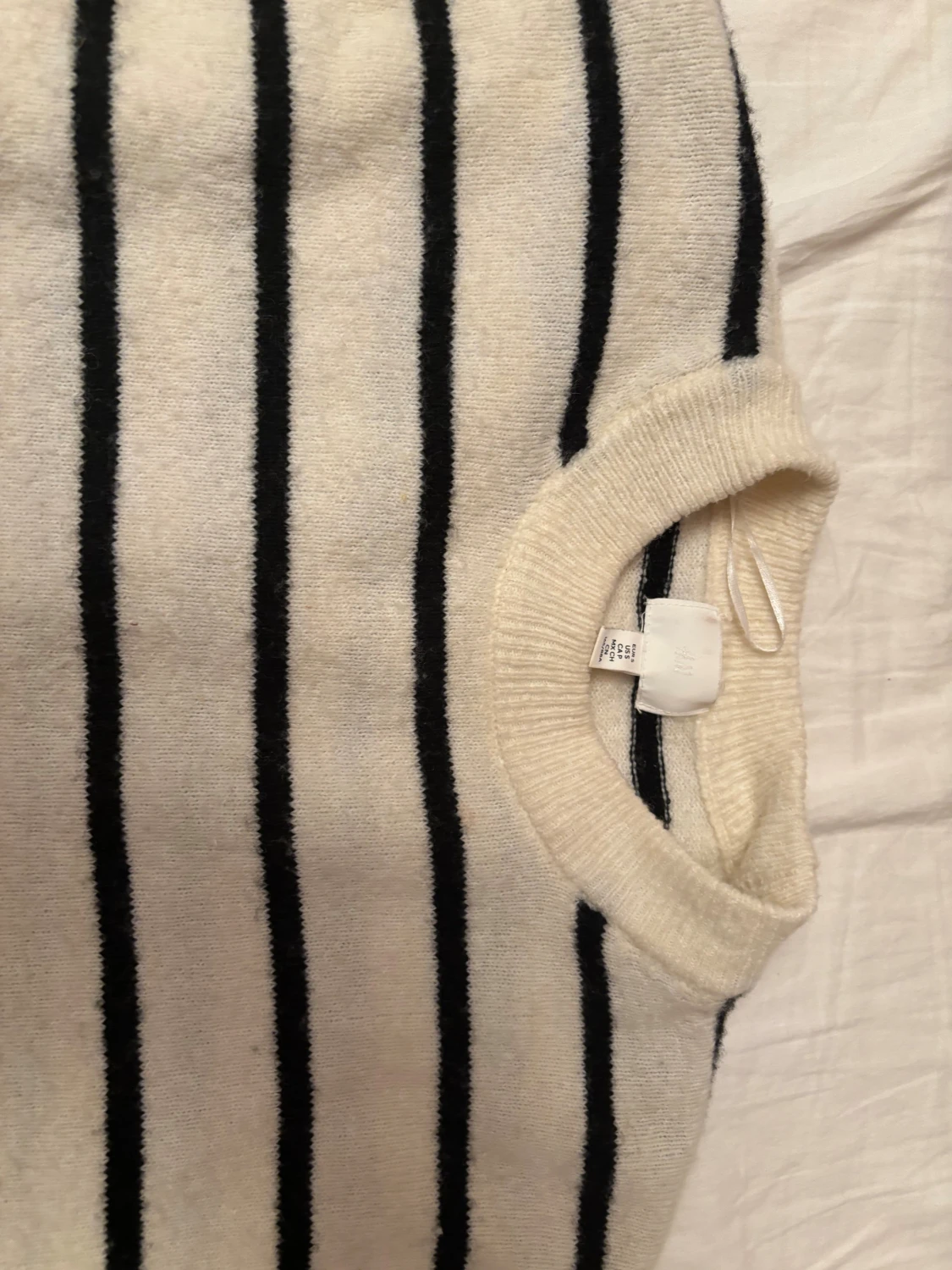 Randig stickad tröja  - 1