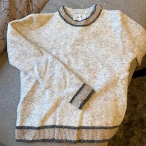 Stickad tröja Neo Noir - Så fin!! Dock för liten på mig. Passar XXS-XS💞💞