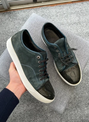 Lanvins - Sjukt feta lanvins! Uk11 motsvarar 45-46! Skick 8/10 bra skick men ena skösnöret behöver bytas. Finns billigt på nätet! Nypris ca 5000kr. Hör av dig vid intresse 🤩