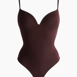 H&M body - Jag säljer den virala hm bodyn, helt ny med lapp kvar!! (Jag köpte på Plick men den va för liten, så jag går nog inte ner i pris då det va detta jag betala för den!!)🥰