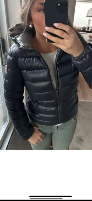 Colmar jacka  - Super snygg Colmar jacka. Köptes för 2 månader sen och använd 2 gånger köpte den på hemsidan ny pris så jackan är ny💞💞storlek 40 som motsvarar s-xs! Är 163 som referens 
