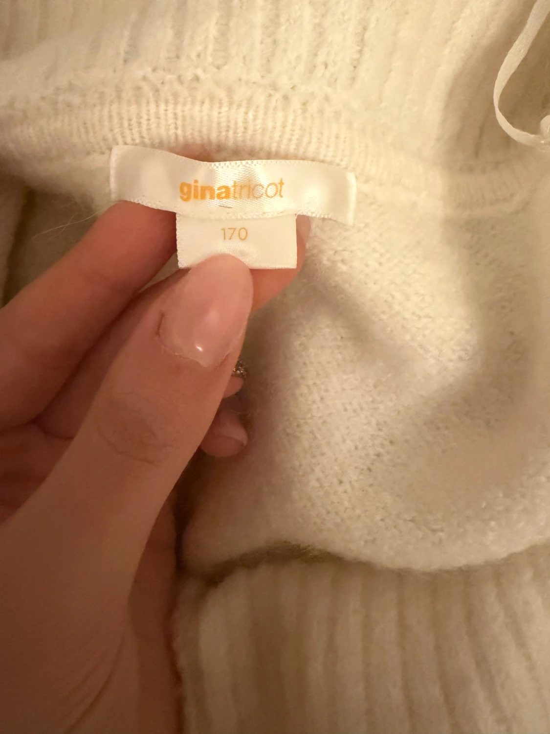 Stickad off shoulder  - 2