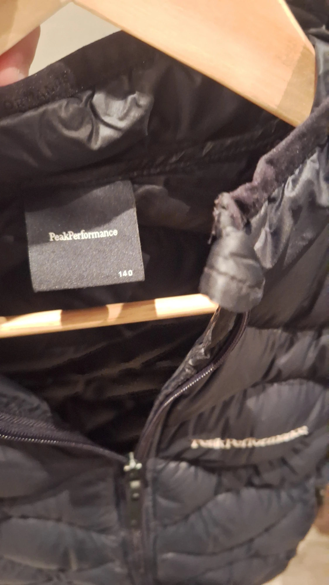 Svart dunjacka Peak Performance 140 - 3