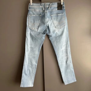 Replay anbass hyperflex jeans - Mycket fint skick, inga defekter. Nypris ca 2000kr. Storlek W30 L32. Mått finns. Skriv för mer information🤝