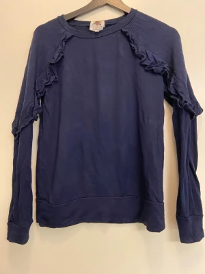 Tröja med volanger - Använt men i fint skick