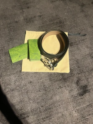 Svart bälte - Snyggt svart bälte för dig som gillare en stilren look 