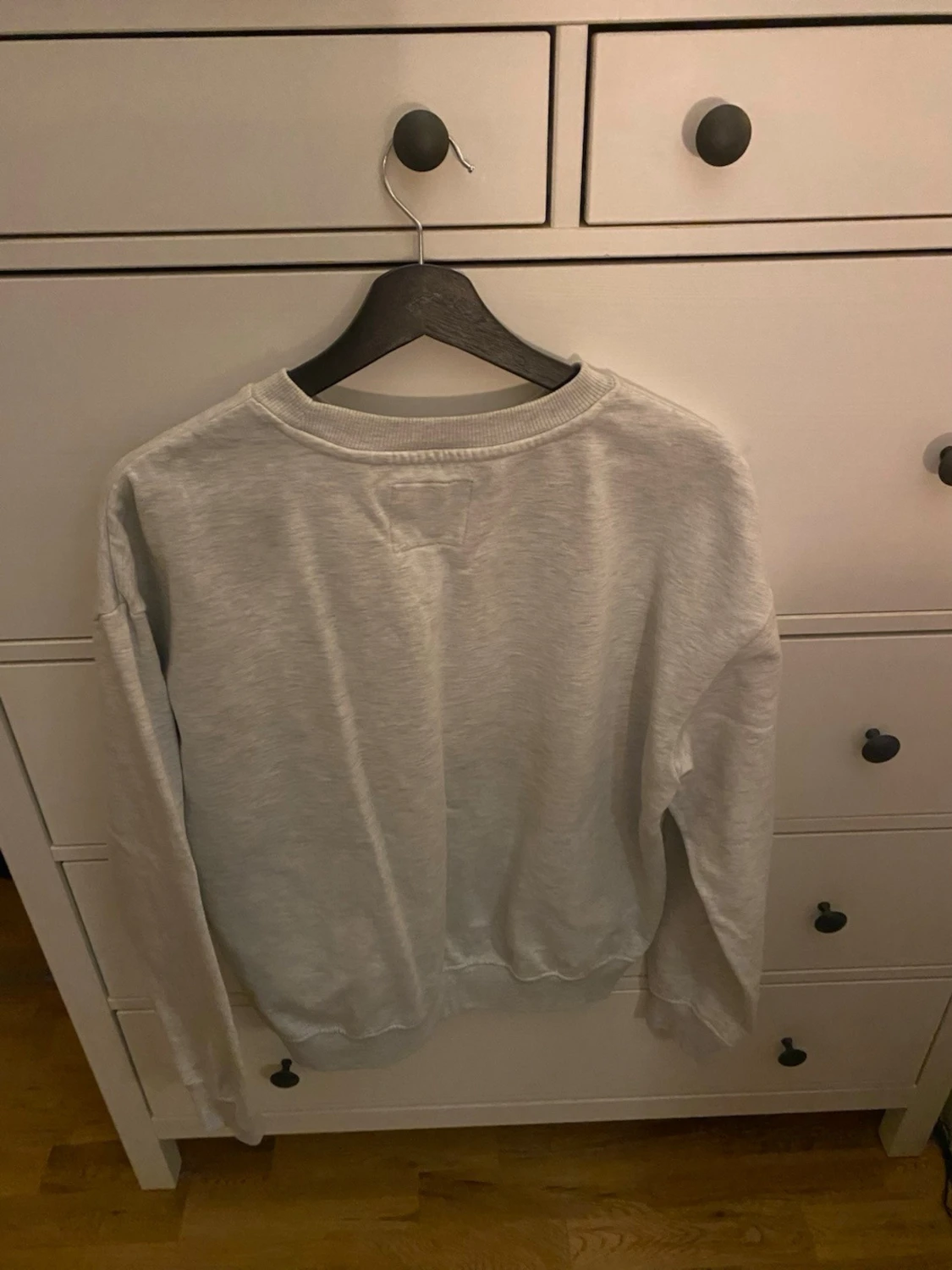 Ljusgrå sweatshirt - 1