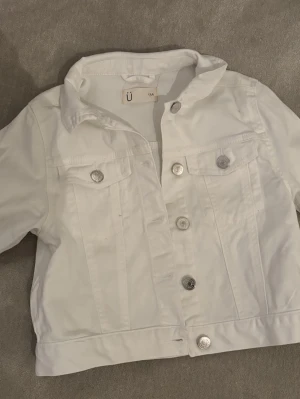 Jeansjacka vit st 134 - Fint skick