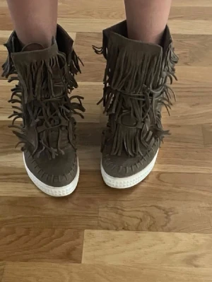 Isabel marant liknande fransskor - 🤍mina egna bilder och pris kan alltid diskuteras🤍skogsgröna/mocksskor Franskor med kilklack som liknas casadei/isabelmarant med wedge