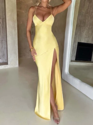 balklänning - Jättefin ljusgul balklänning, helt oanvänd då jag köpte två likadana ifall något skulle hända med den jag hade på mig. Orginalpris är 1051kr.