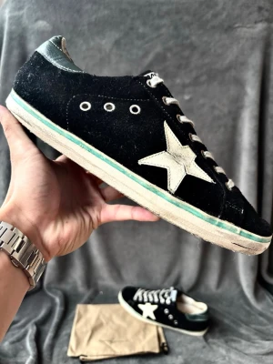 Golden goose skor - Golden goose skor | orginalstorlek: 42, passar ibland uppåt, fråga om innermått vid osäkerhet | ingår: dustbag 