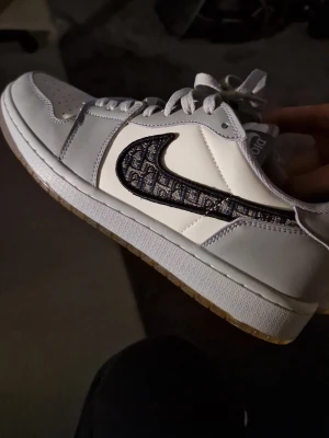 Sneakers  - Säljer desa till billigare pris. Skriv om ni undrar något 