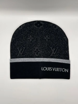 Lv Mössa - Helt ny aldrig använd. Storlek One Size. Snabb frakt.