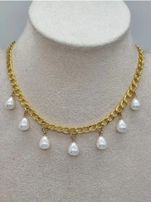 Stilfullt halsband med pärlor  - Material-rostfritt stål. Kedjetjocklek-6mm 