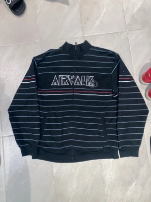 Vintage Airwalk zip up - Ganska sällsynt airwalk zip up. Skönt material och bra skick. L/XL