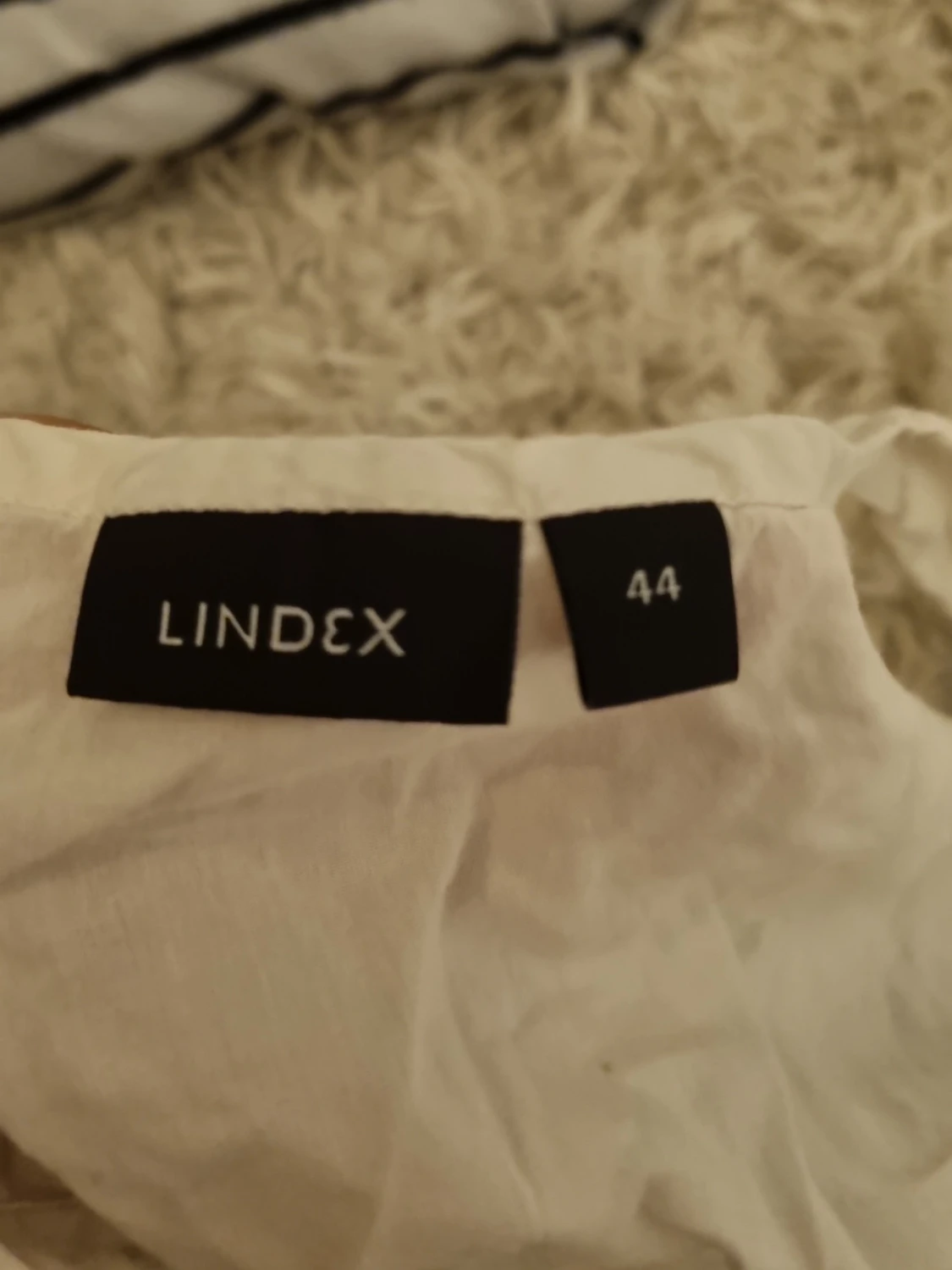 Vit linnetopp med snörning från Lindex - 1